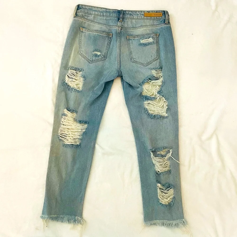 NEW Cello Mid Rise Heavy Distroy Raw Cut Hem - Picture 4 of 5